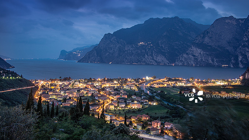 夜晚的托尔博莱图片素材