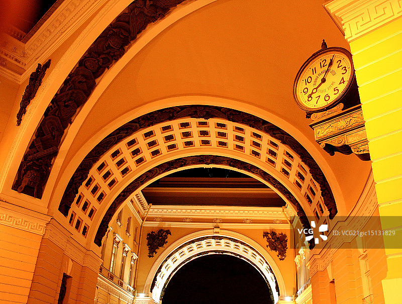 圣彼得堡的拱廊与皇宫广场图片素材