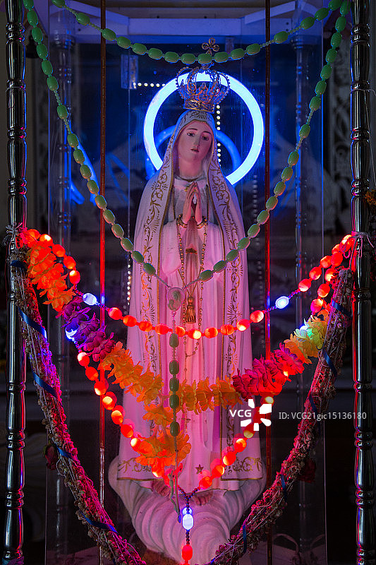 科钦圣克鲁斯霓虹灯石窟图片素材