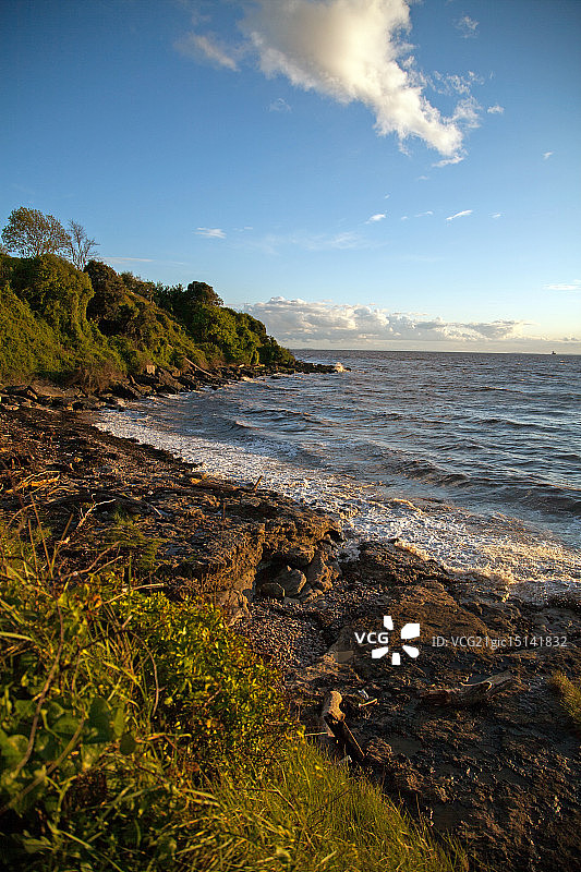 夏日夜晚涨潮图片素材