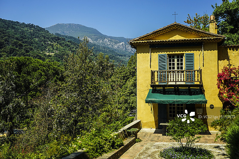 从马多纳温室花园看到的阿尔卑斯山图片素材