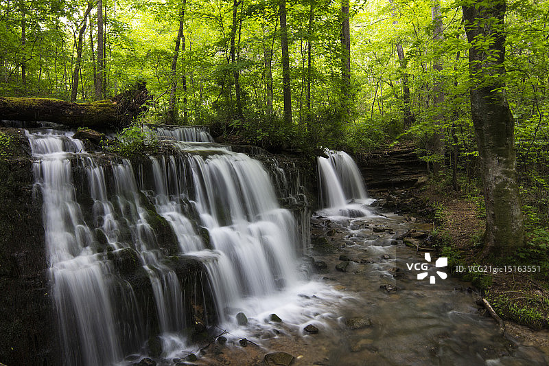 库克维尔市湖的瀑布，田纳西州图片素材