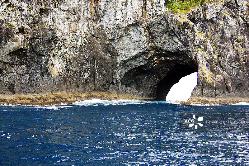岩石上的洞图片素材