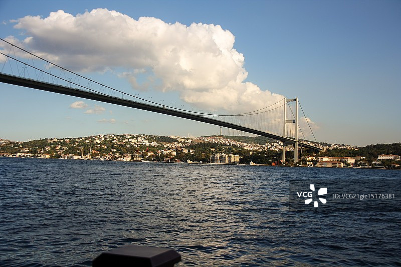 横跨博斯普鲁斯海峡的大桥图片素材