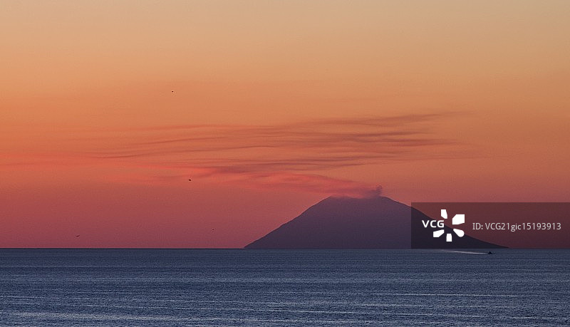 从特罗佩亚看斯特龙博利图片素材