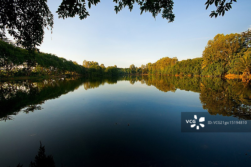 泻湖的倒影图片素材