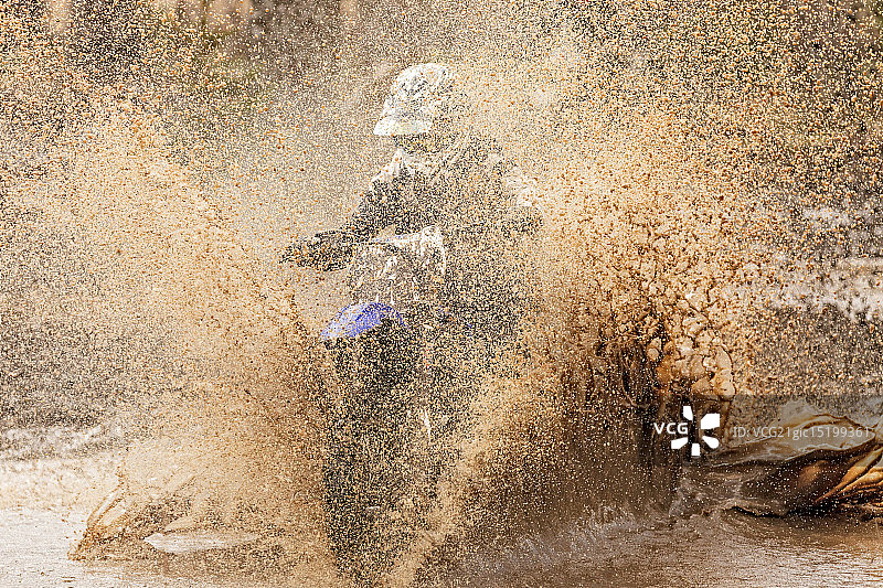 摩托车越野赛车手图片素材