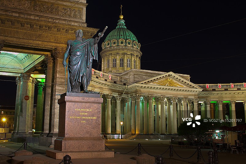 喀山大教堂的库图佐夫纪念碑图片素材
