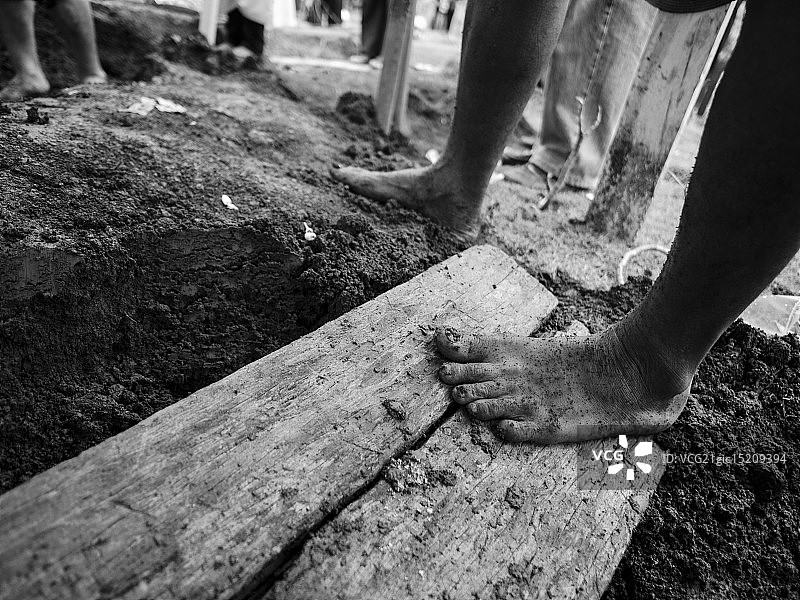 掘墓人图片素材