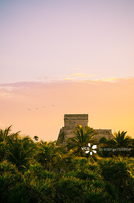 日落时分的图卢姆遗址图片素材