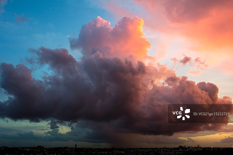 一朵大云图片素材