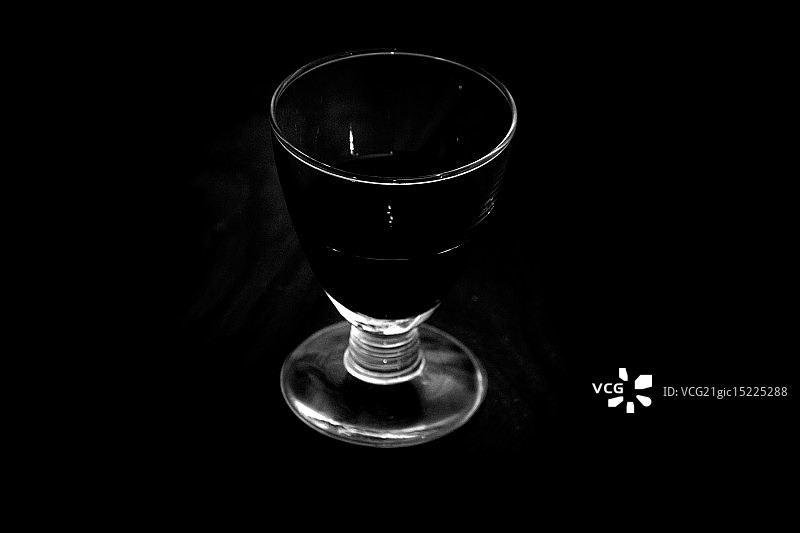 葡萄酒和玻璃杯图片素材