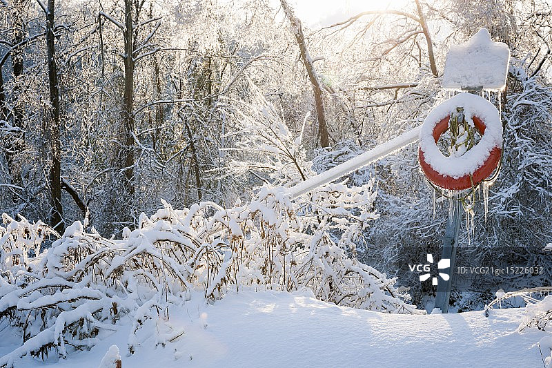 雪地救生圈图片素材