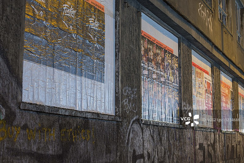 带有海报的柏林墙图片素材