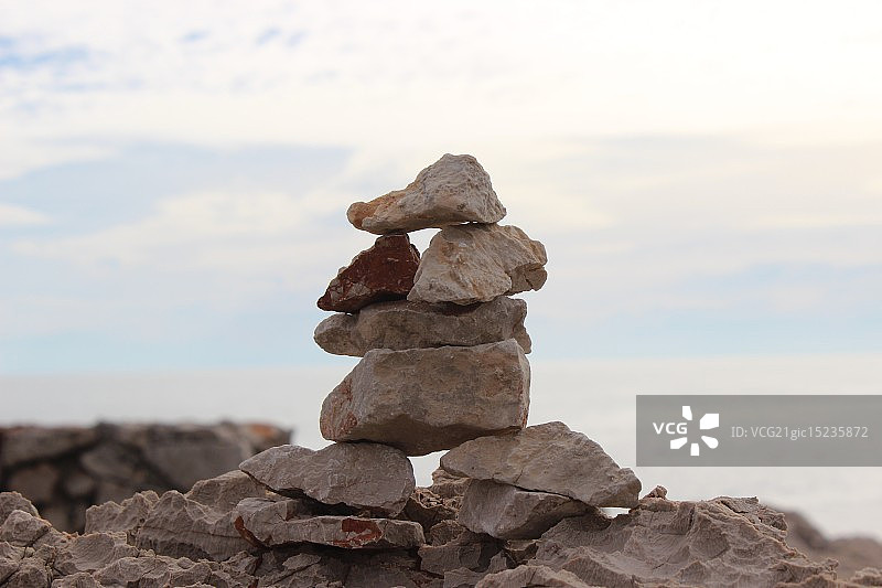 亚得里亚海上的因纽克苏克石堆图片素材