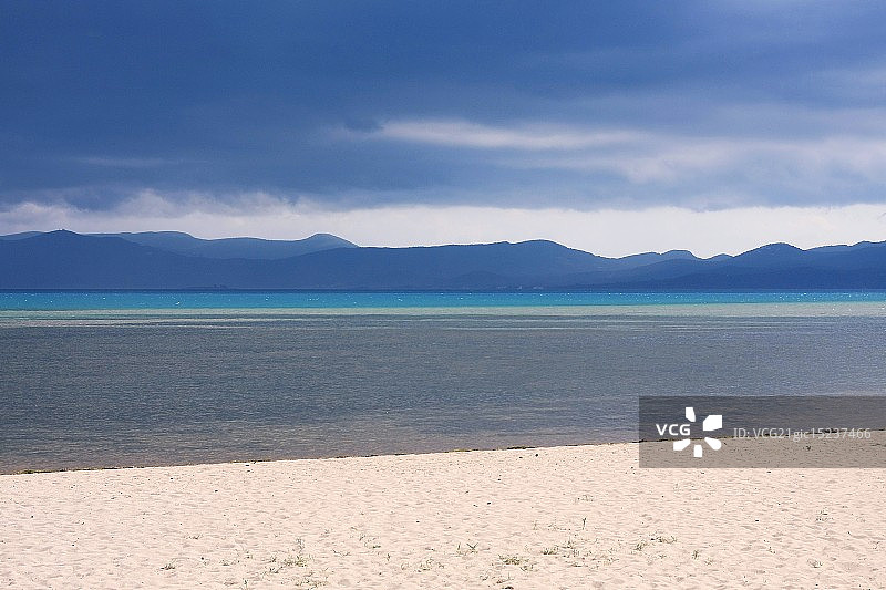 暴风雨前图片素材