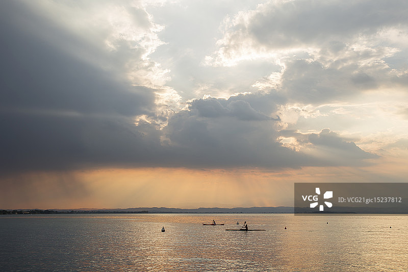 飞机着陆灯图片素材