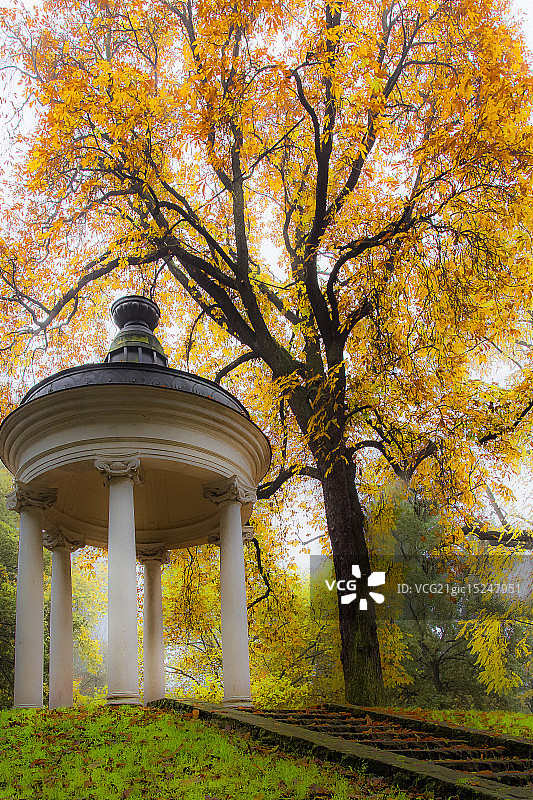 单柱式圆形建筑图片素材