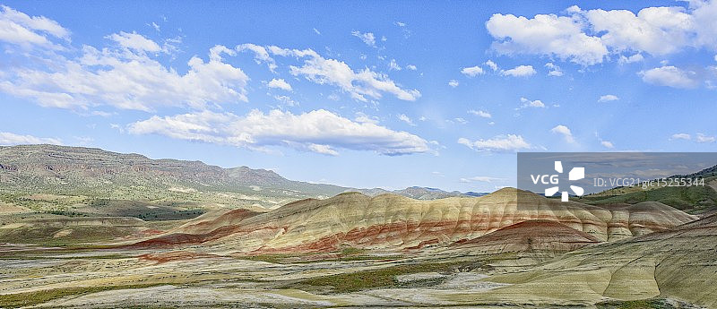 彩绘山全景图片素材