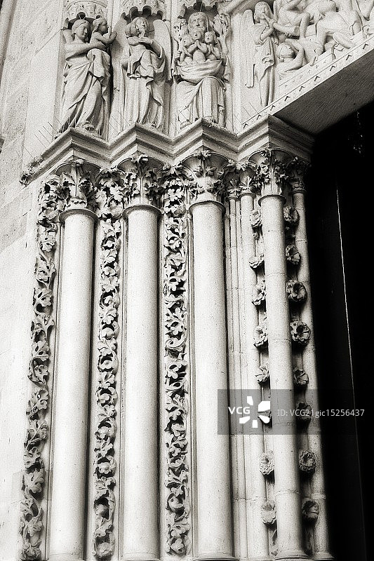 法国圣礼拜堂的柱子图片素材