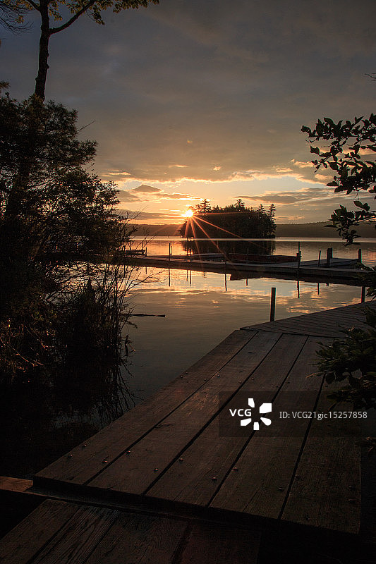 长湖日出图片素材