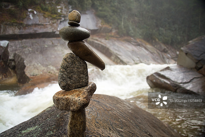 雷洞石堆图片素材