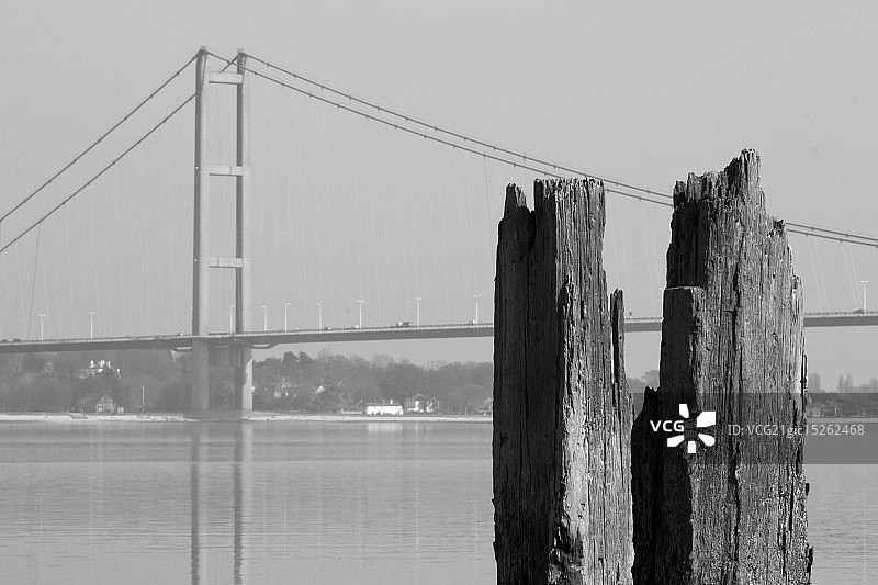 雾蒙蒙的早晨与亨伯桥图片素材