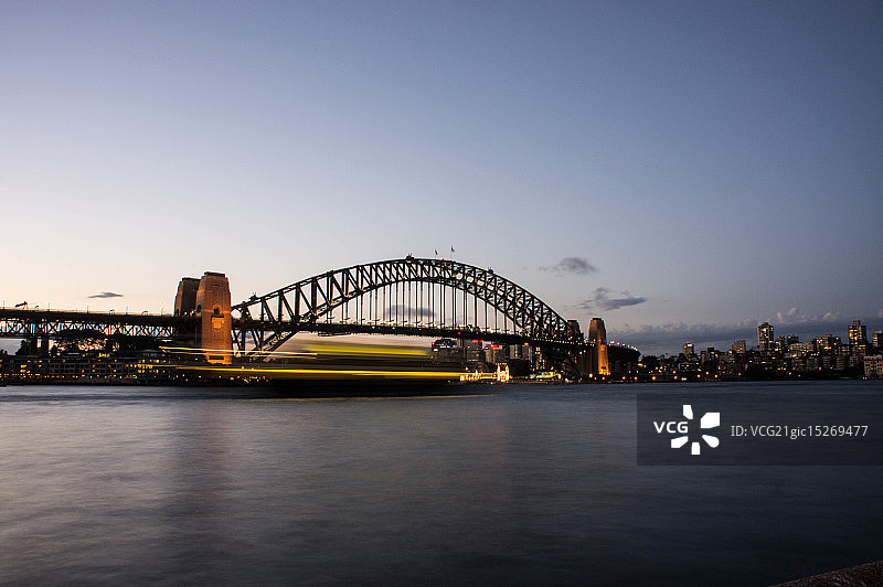 暮光下的悉尼海港大桥图片素材