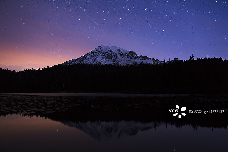 雷尼尔山图片素材