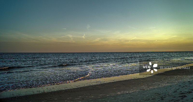 平静的大西洋图片素材