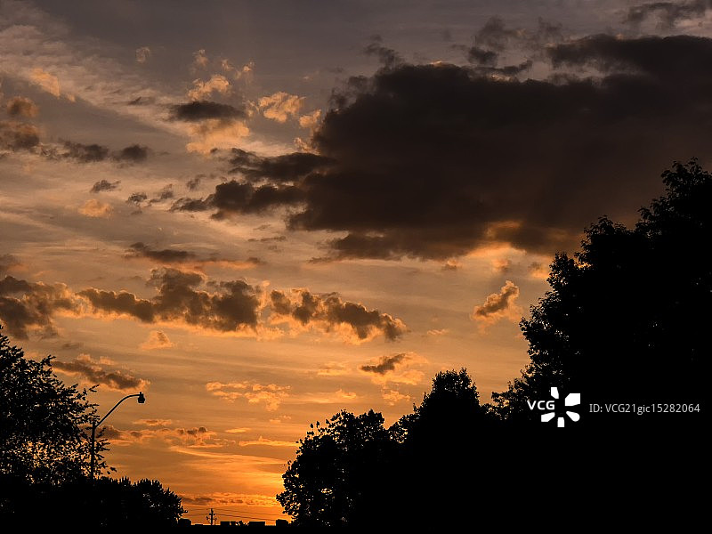 强烈的层积云图片素材