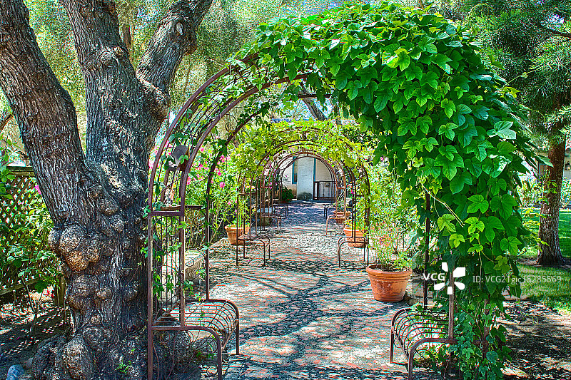 带顶棚的花园图片素材