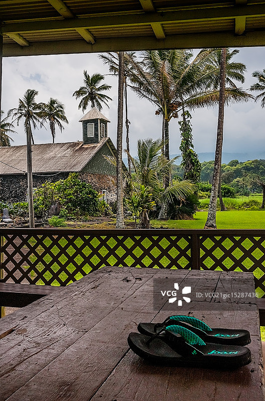 教堂和凉鞋图片素材