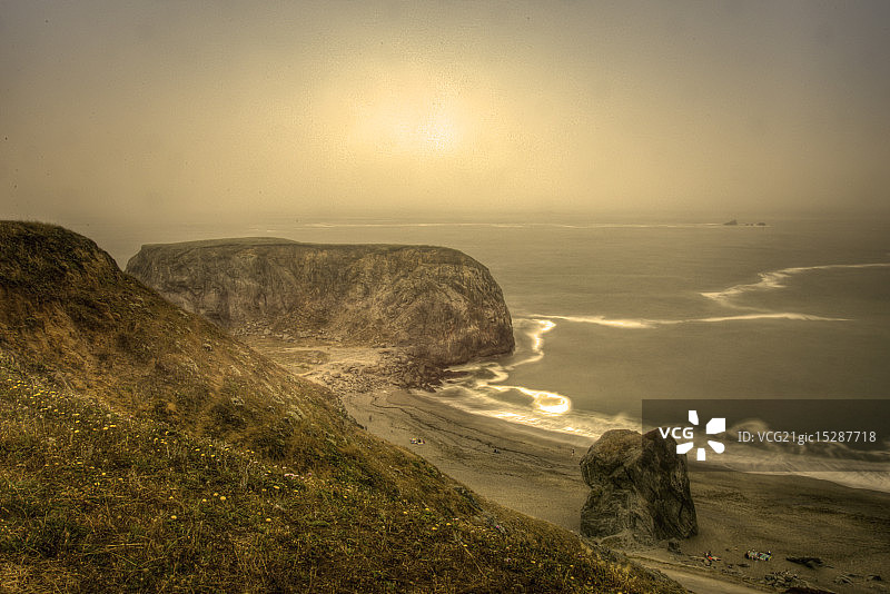 阳光穿透迷雾图片素材