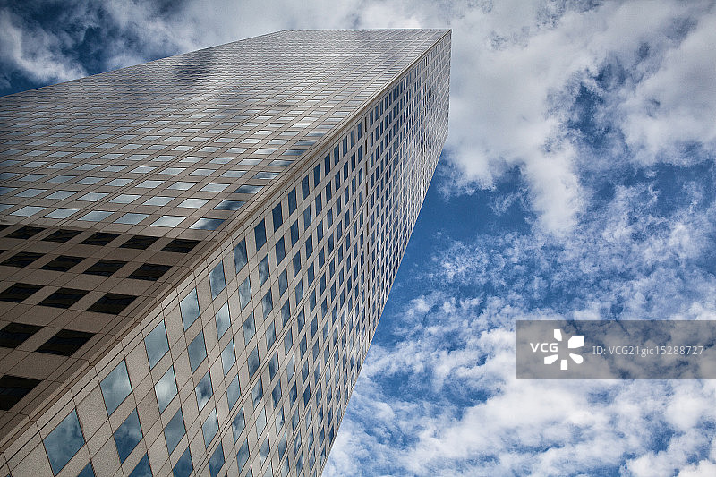 仰望丹佛的摩天大楼图片素材