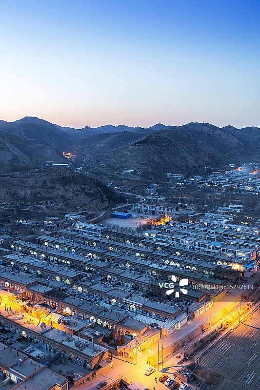 陕北米脂县城和氯碱厂夜景图片素材