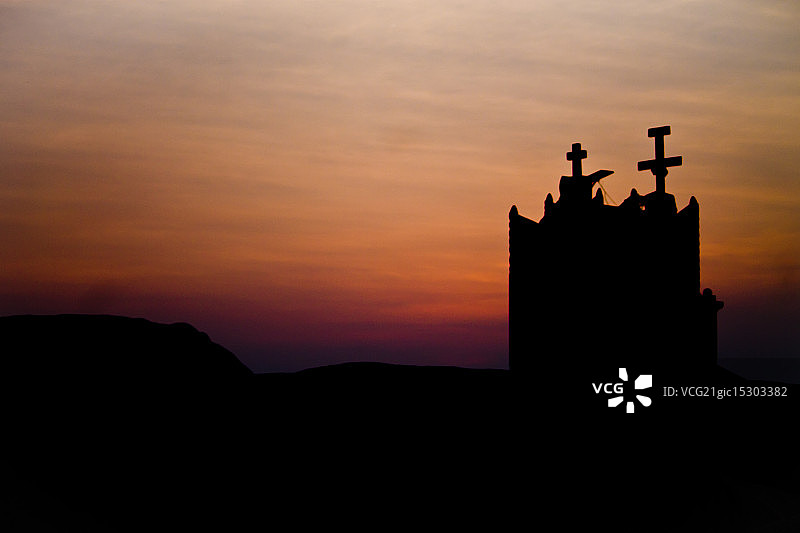 岩石上的寺庙图片素材