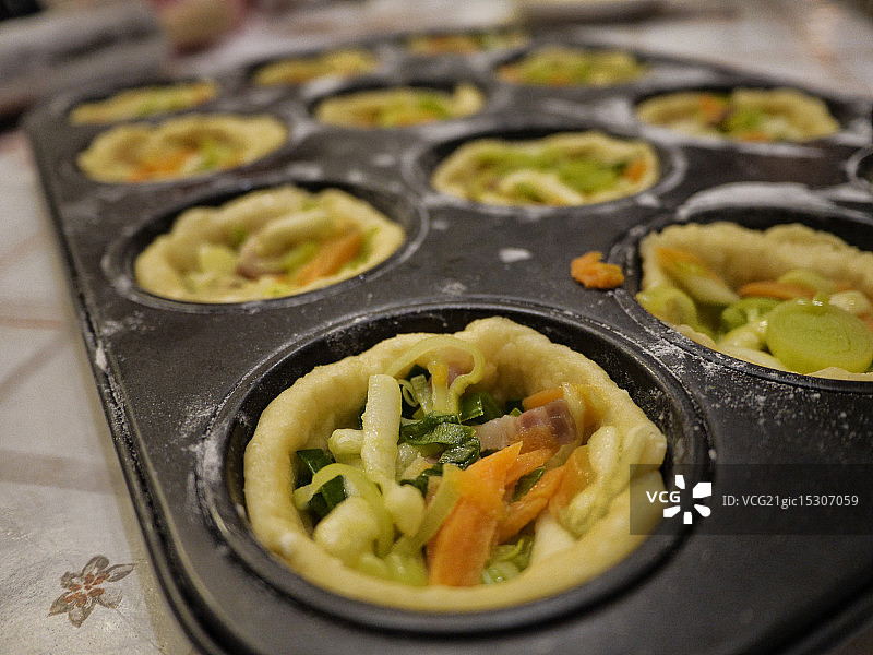 洛林乳蛋饼，准备入烤箱图片素材