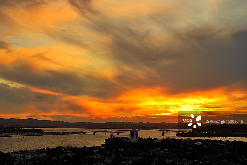 奥克兰海港大桥的日落图片素材