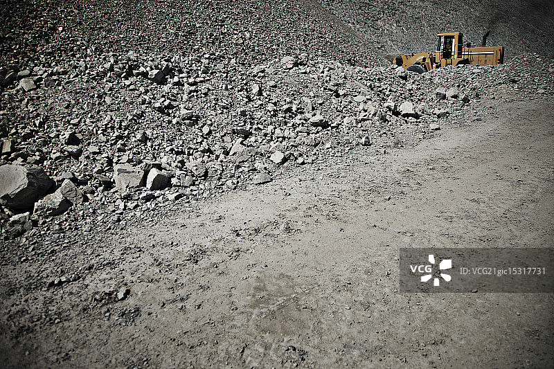 采石场作业的挖掘机图片素材