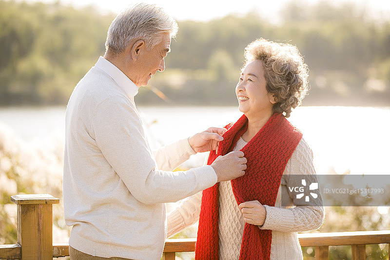 恩爱的老年夫妇图片素材