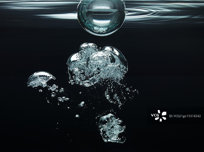 水中气泡图片素材