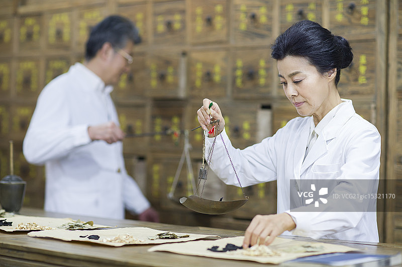 中医抓药图片素材