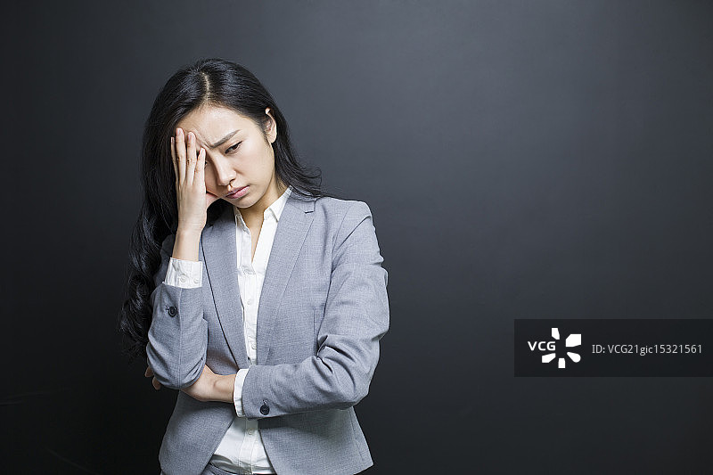愁眉苦脸的商务女士图片素材