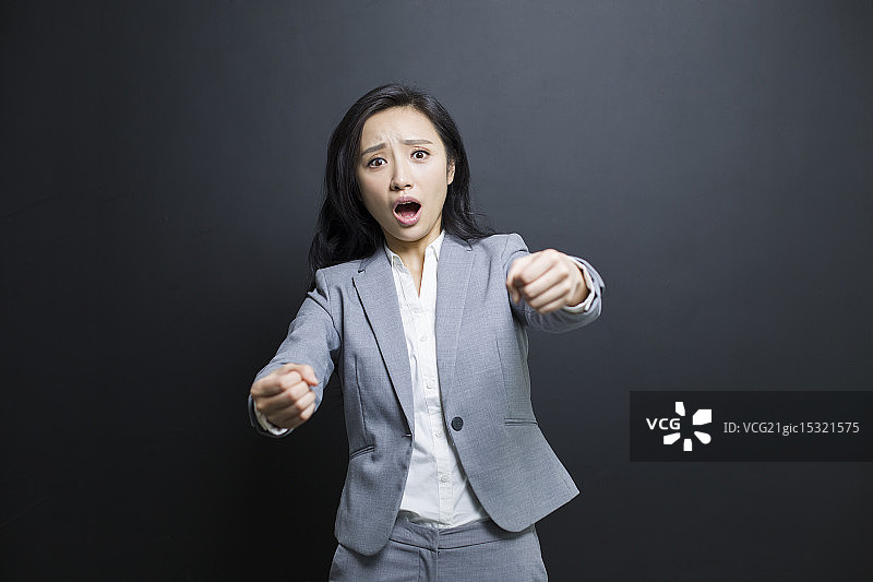 商务女士开车图片素材