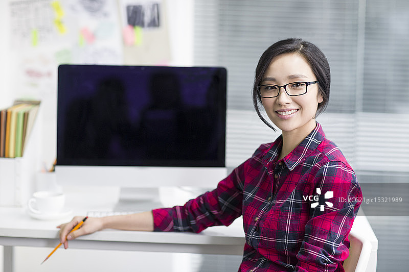 年轻女子肖像图片素材