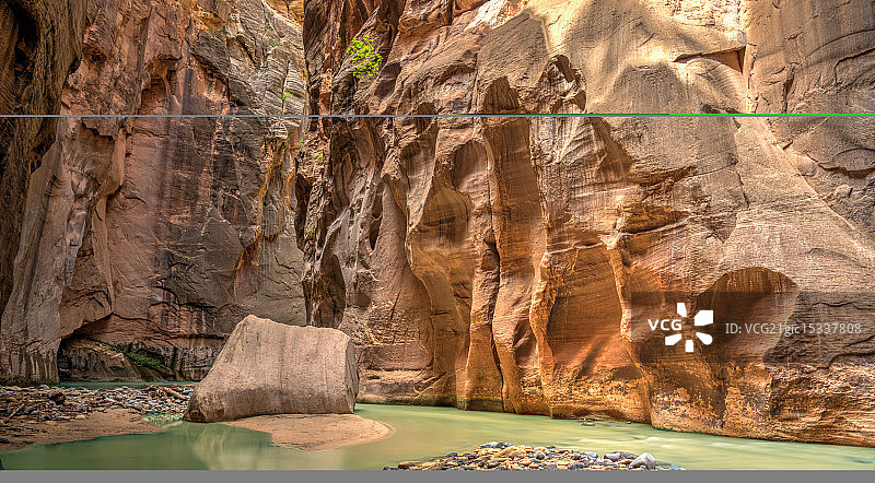 海峡中的靴子图片素材