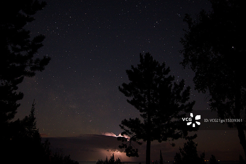 带闪电的星星图片素材