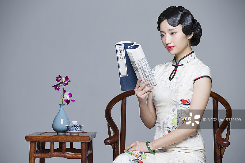古典美女看书图片素材