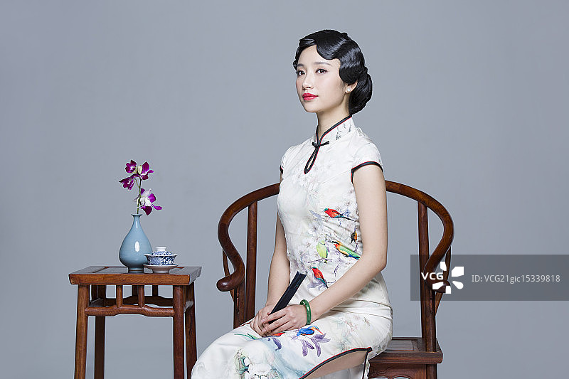 古典美女拿着折扇图片素材